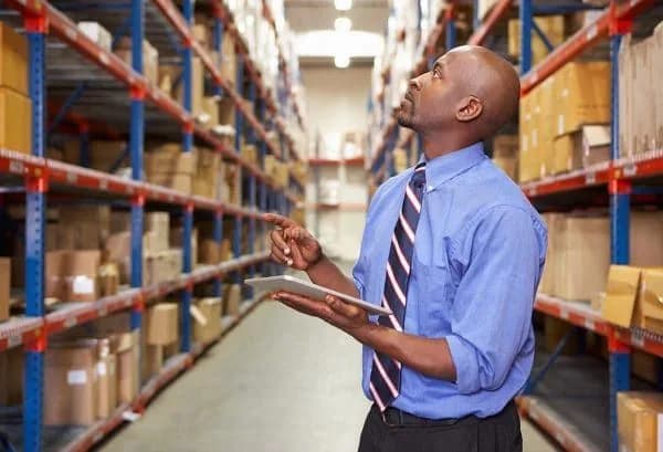 Logiciel de gestion de stock au Togo : rayons d'un magasin suivis depuis Fiavia